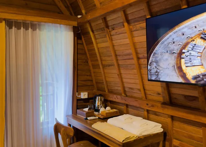 Ayung Melasti Wooden House *